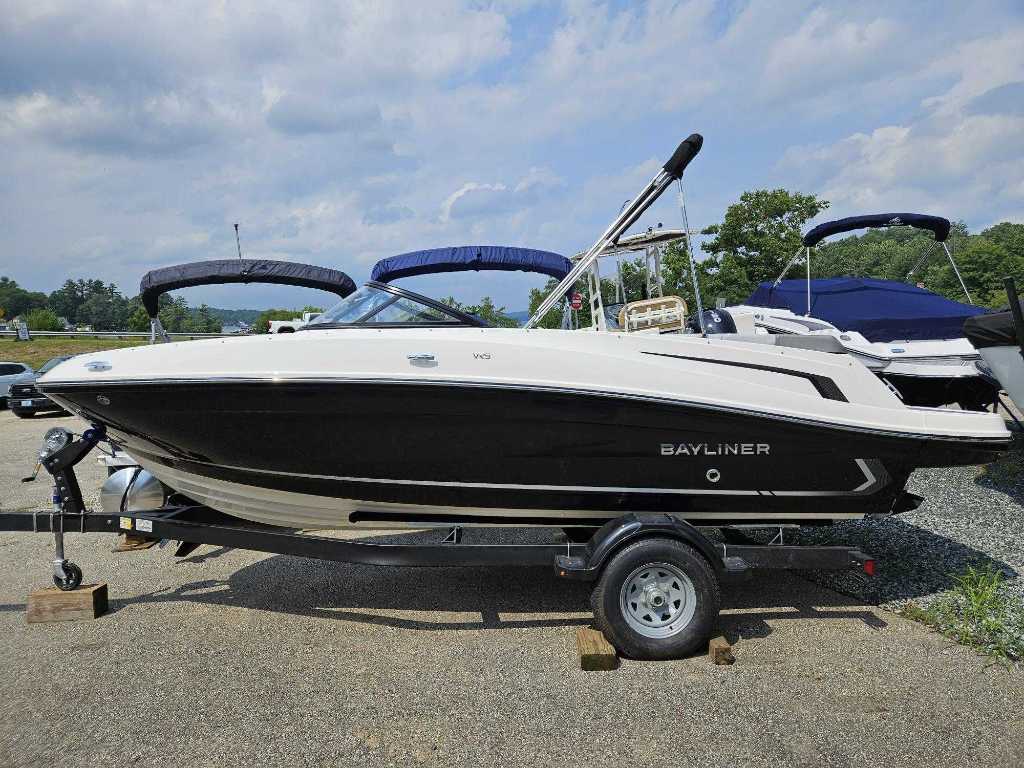 2025 Bayliner VR5