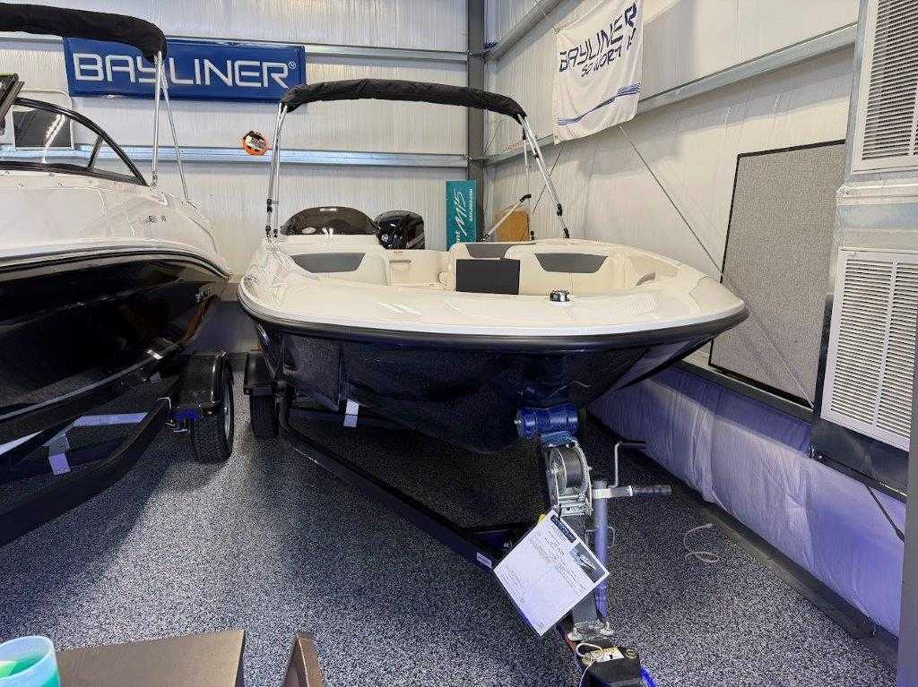 2026 Bayliner E16LE