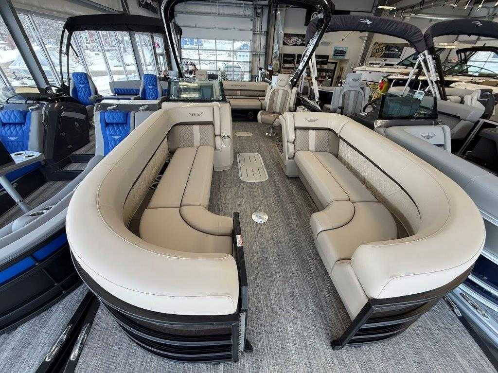 2026 Bennington 24MCSB - Center Swingback - Carbon Fiber Arch!!!