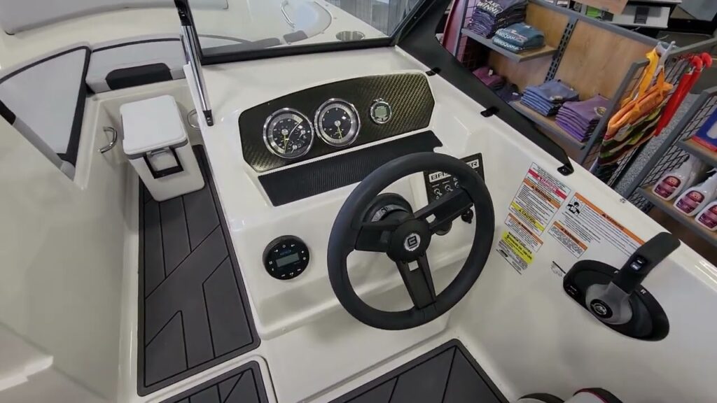 explore the bayliner m19 a virtual tour with zach