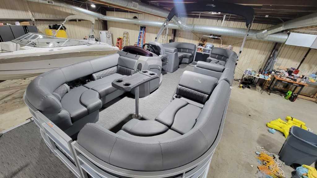 2022 Bennington 22LSRC - SPS