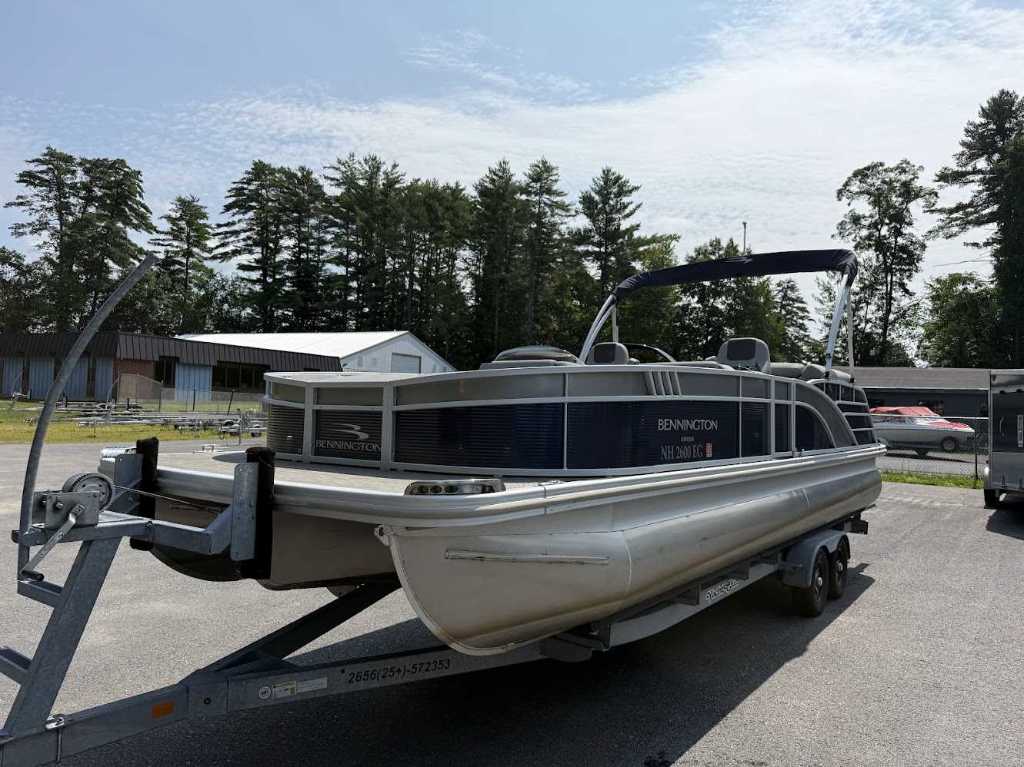 2022 Bennington 25LTFB - Bowrider