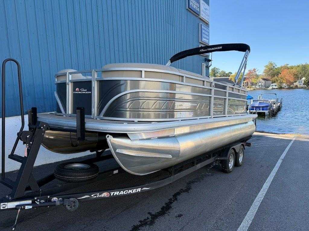 2024 Suntracker 20DLX