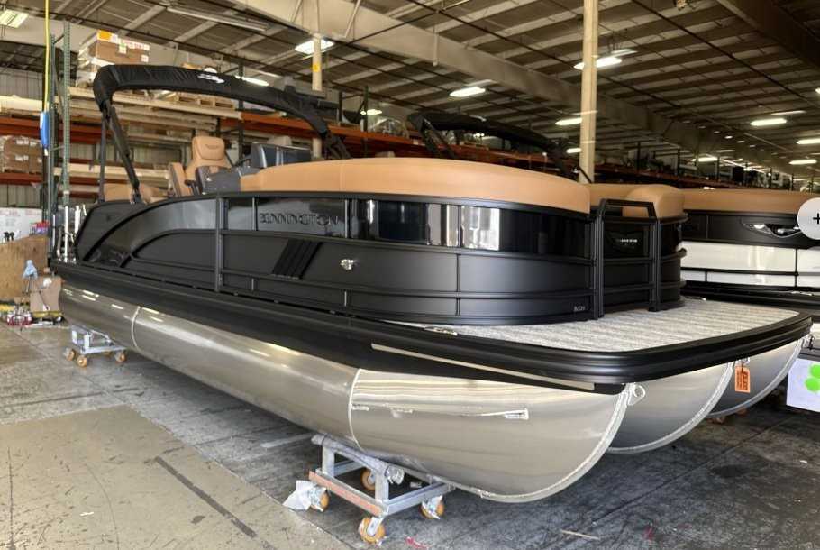 2027 Bennington 23MSL - SPS+ - Blackout
