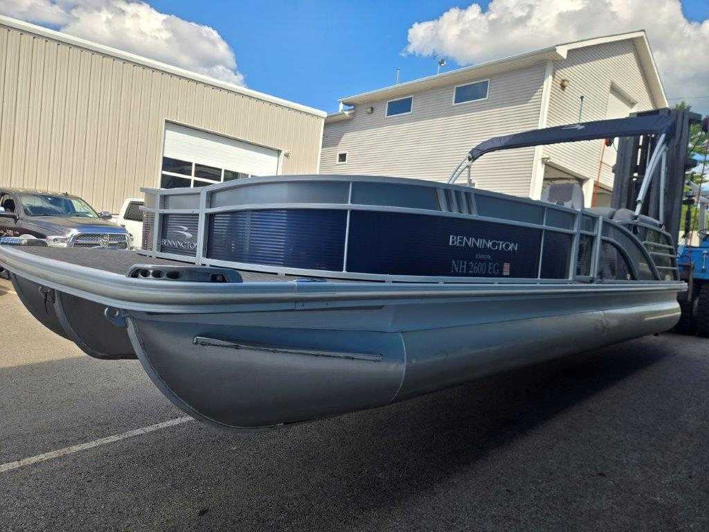 2022 Bennington 25LTFB - Bowrider